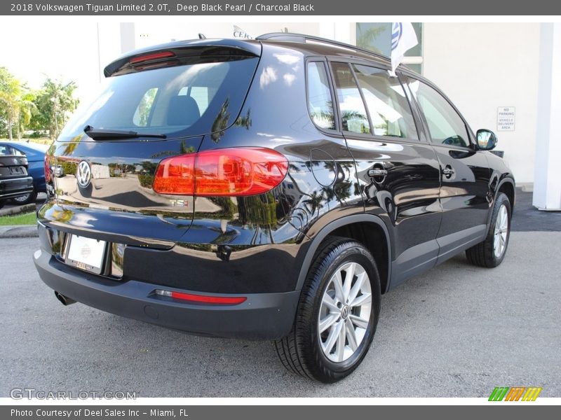 Deep Black Pearl / Charcoal Black 2018 Volkswagen Tiguan Limited 2.0T