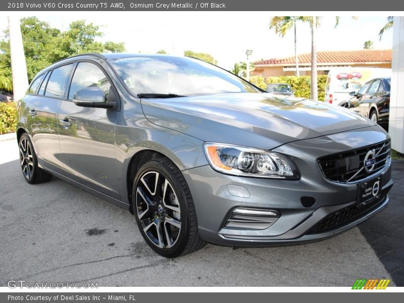 Front 3/4 View of 2018 V60 Cross Country T5 AWD