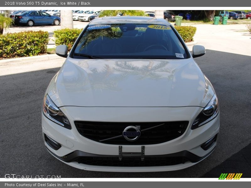 Ice White / Black 2018 Volvo S60 T5 Dynamic
