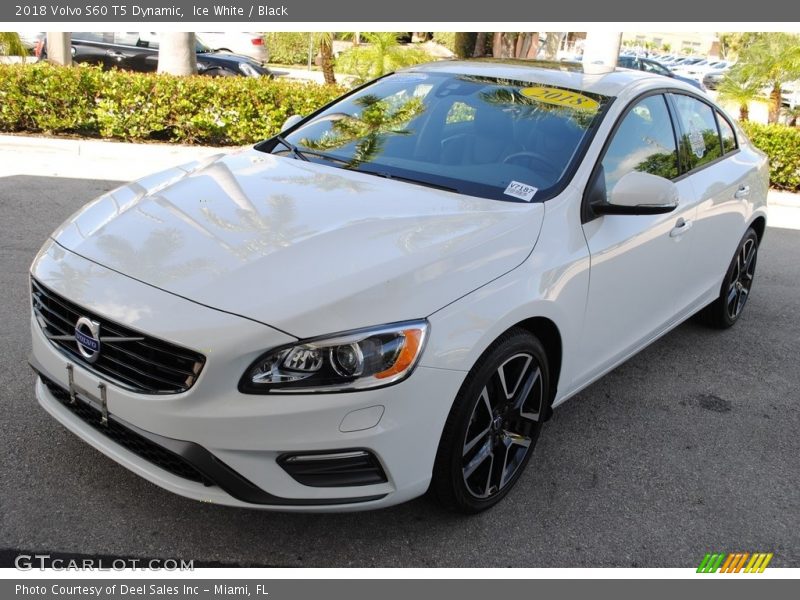 Ice White / Black 2018 Volvo S60 T5 Dynamic