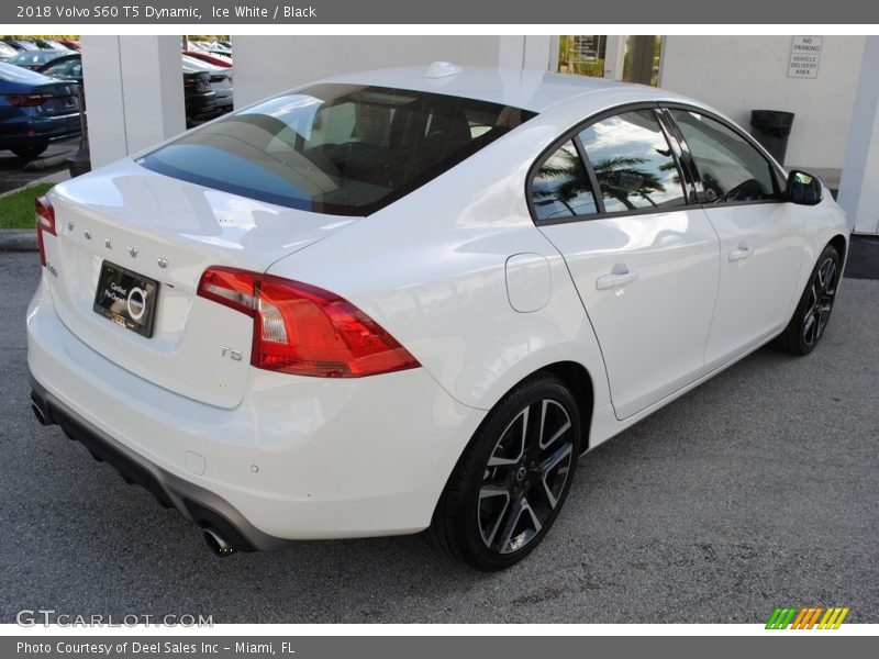 Ice White / Black 2018 Volvo S60 T5 Dynamic