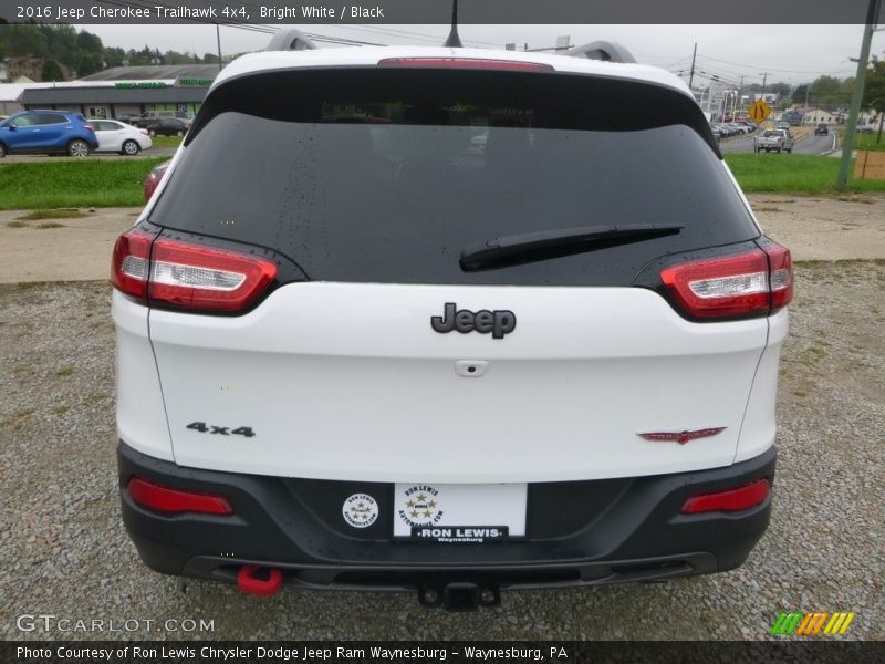 Bright White / Black 2016 Jeep Cherokee Trailhawk 4x4