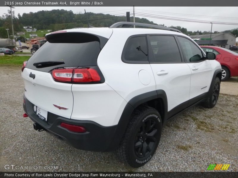Bright White / Black 2016 Jeep Cherokee Trailhawk 4x4