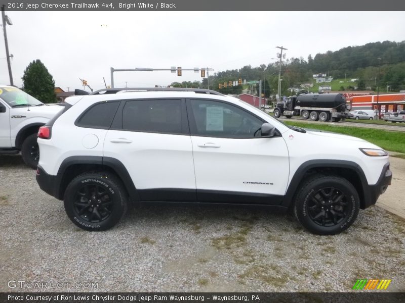 Bright White / Black 2016 Jeep Cherokee Trailhawk 4x4