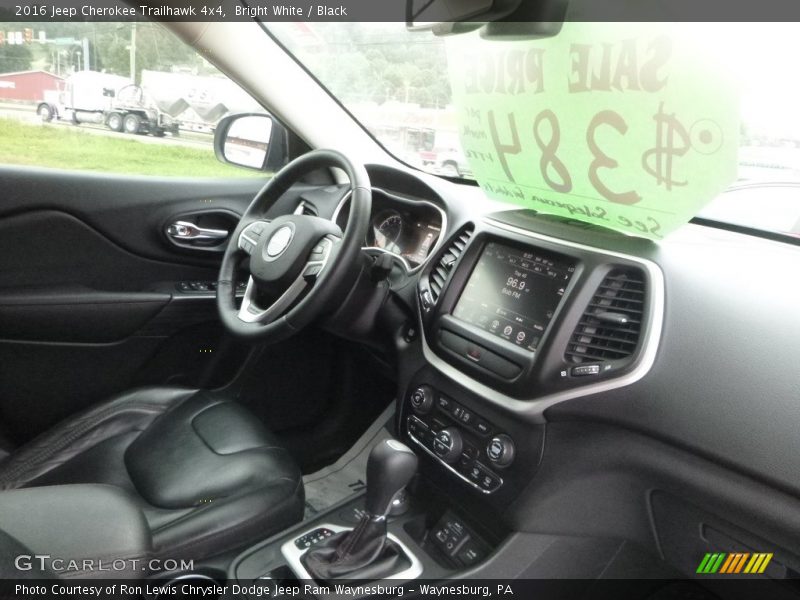 Bright White / Black 2016 Jeep Cherokee Trailhawk 4x4