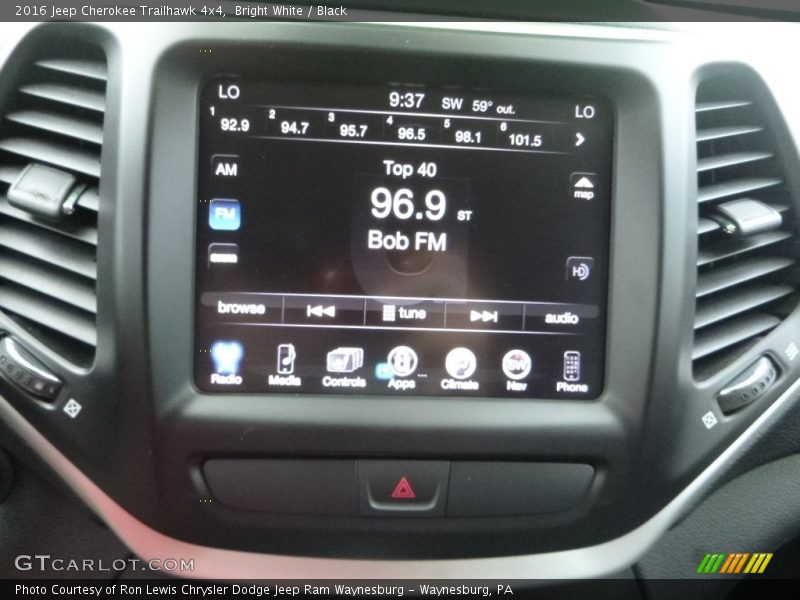 Bright White / Black 2016 Jeep Cherokee Trailhawk 4x4