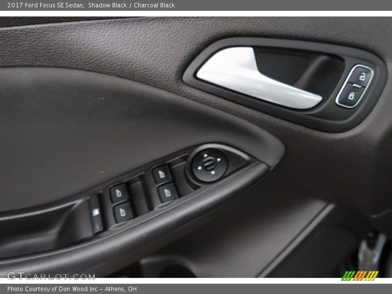 Shadow Black / Charcoal Black 2017 Ford Focus SE Sedan