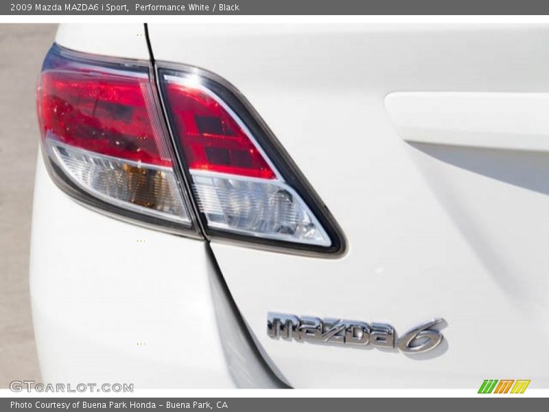 Performance White / Black 2009 Mazda MAZDA6 i Sport