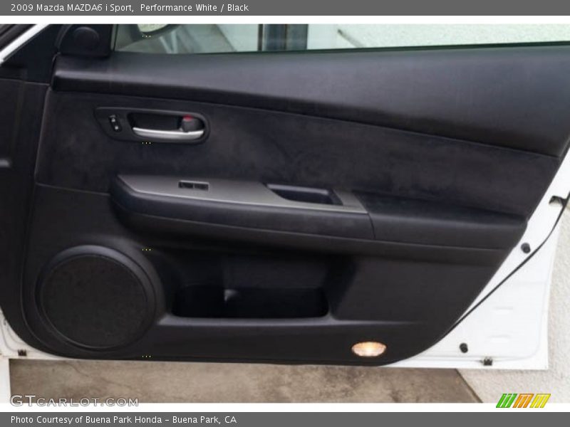 Performance White / Black 2009 Mazda MAZDA6 i Sport