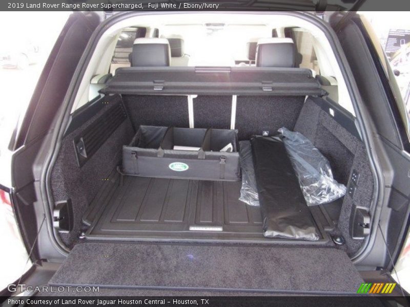  2019 Range Rover Supercharged Trunk