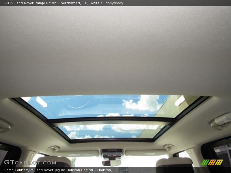 Sunroof of 2019 Range Rover Supercharged