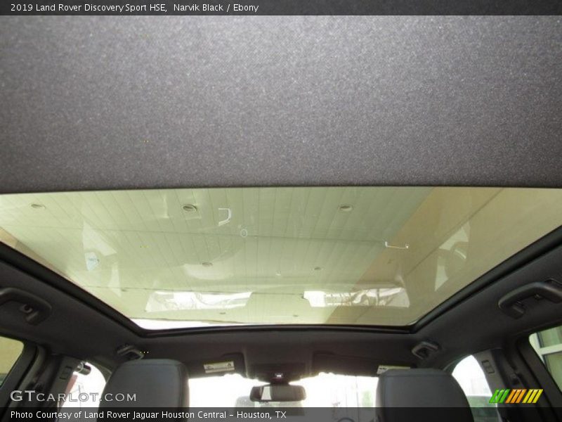 Sunroof of 2019 Discovery Sport HSE