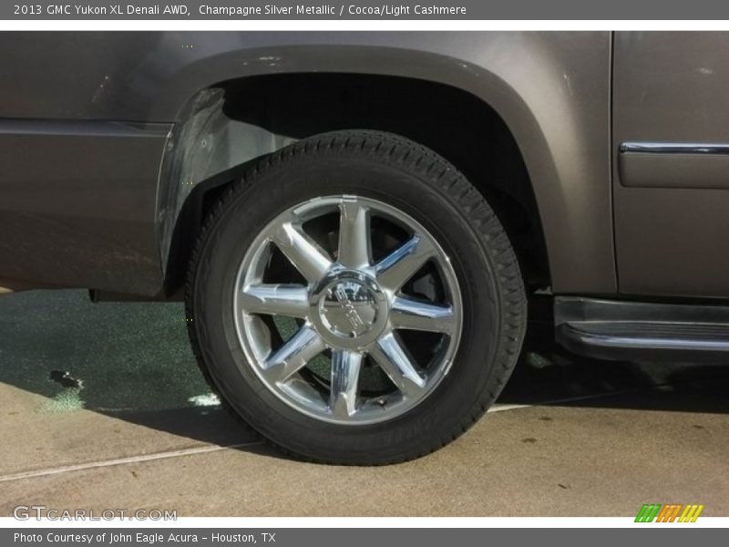 Champagne Silver Metallic / Cocoa/Light Cashmere 2013 GMC Yukon XL Denali AWD