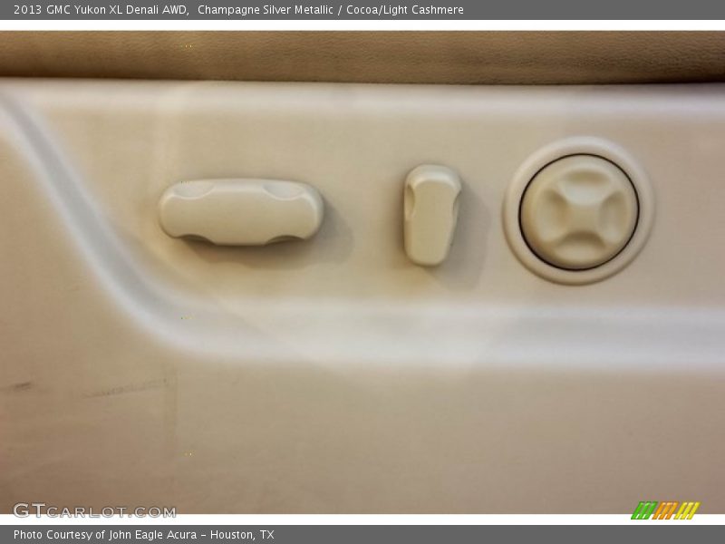 Champagne Silver Metallic / Cocoa/Light Cashmere 2013 GMC Yukon XL Denali AWD