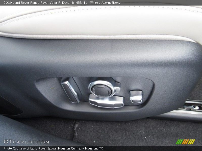 Controls of 2019 Range Rover Velar R-Dynamic HSE