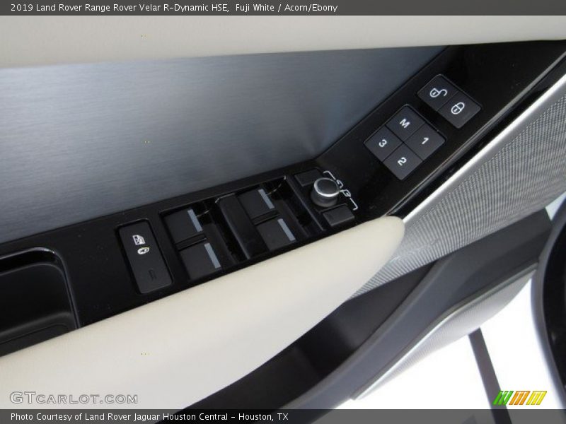 Controls of 2019 Range Rover Velar R-Dynamic HSE