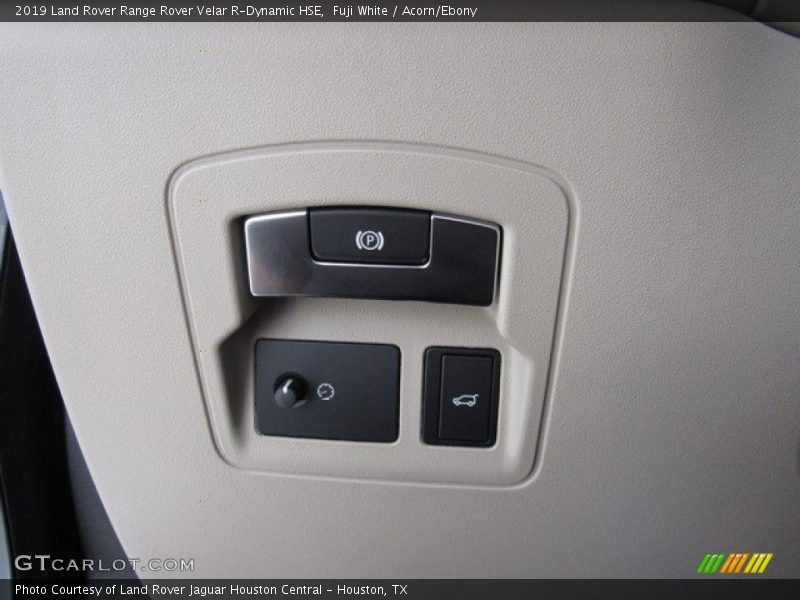 Controls of 2019 Range Rover Velar R-Dynamic HSE