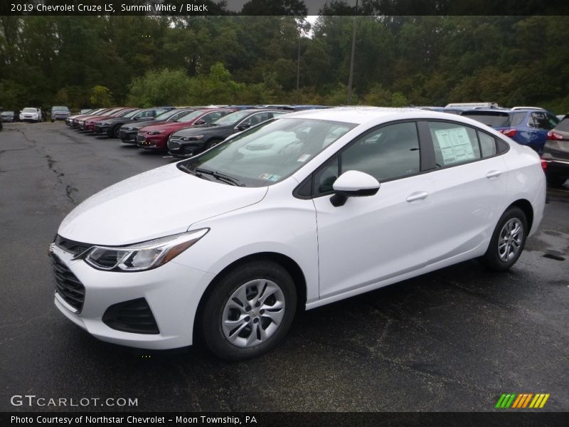 Front 3/4 View of 2019 Cruze LS