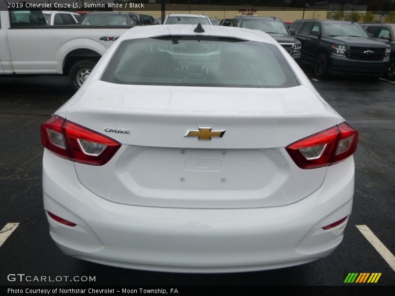 Summit White / Black 2019 Chevrolet Cruze LS