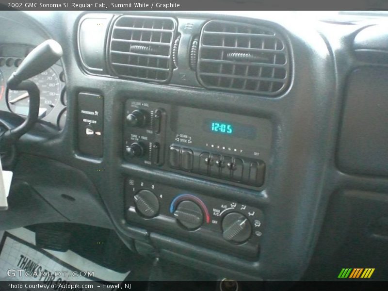 Summit White / Graphite 2002 GMC Sonoma SL Regular Cab