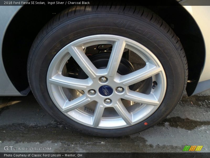 Ingot Silver / Charcoal Black 2018 Ford Fiesta SE Sedan