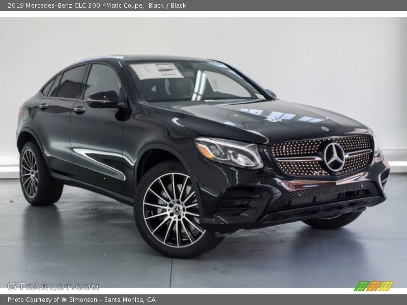 Front 3/4 View of 2019 GLC 300 4Matic Coupe