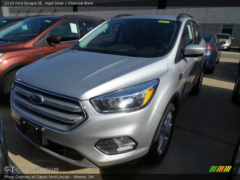 Ingot Silver / Charcoal Black 2018 Ford Escape SE