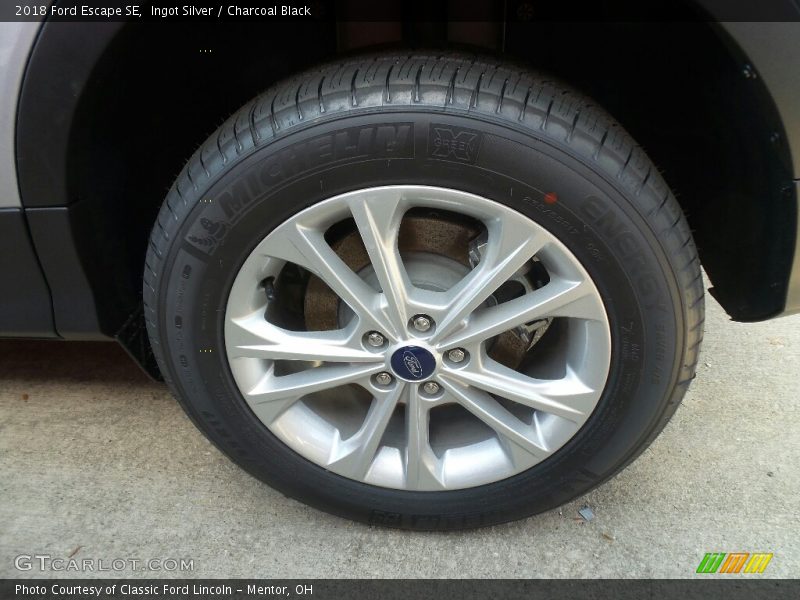 Ingot Silver / Charcoal Black 2018 Ford Escape SE