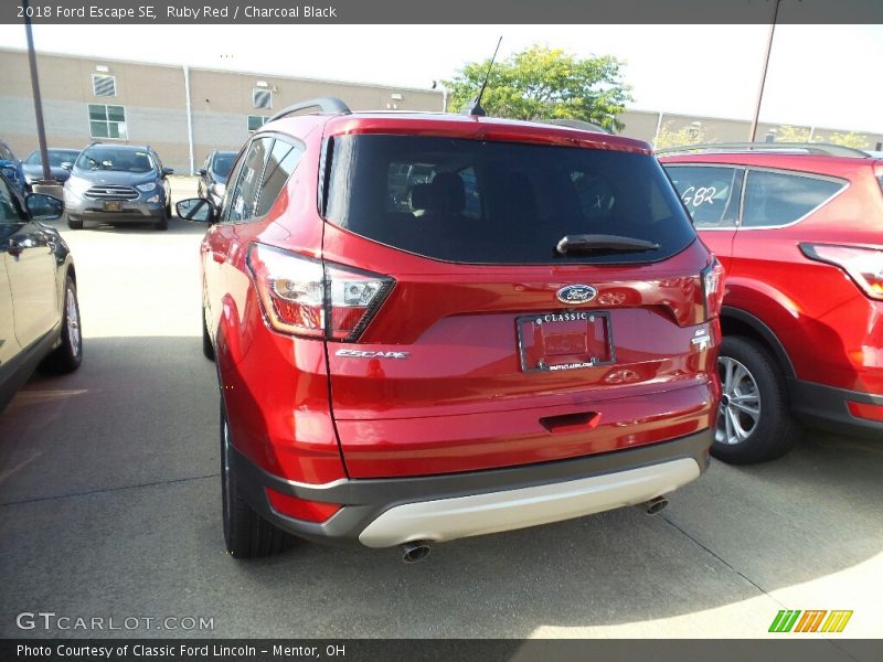 Ruby Red / Charcoal Black 2018 Ford Escape SE