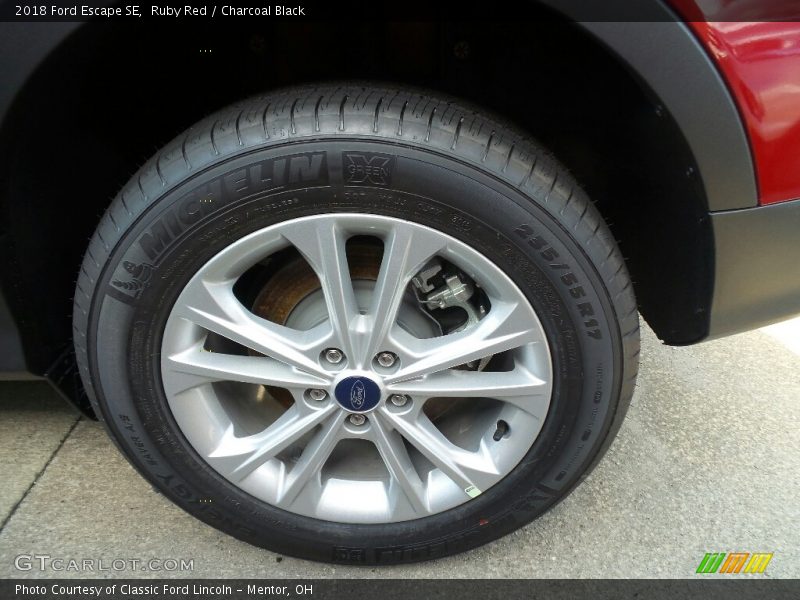 Ruby Red / Charcoal Black 2018 Ford Escape SE