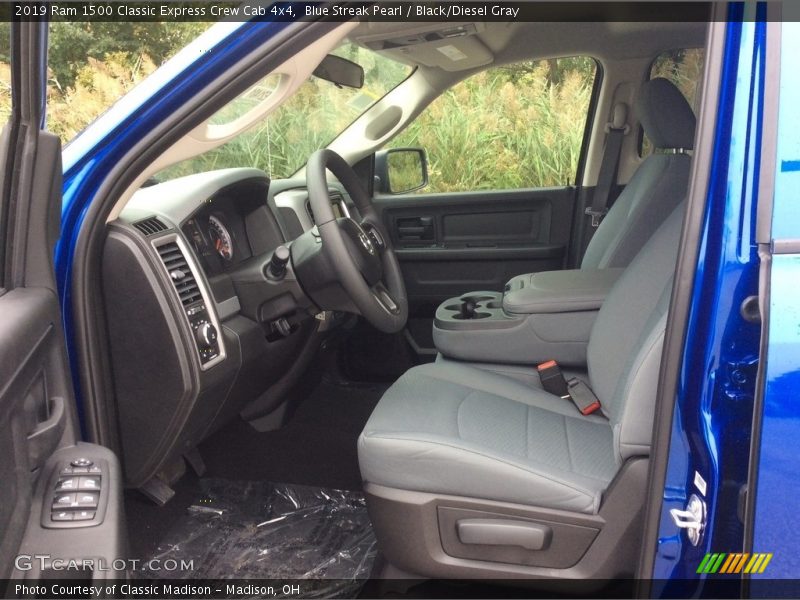  2019 1500 Classic Express Crew Cab 4x4 Black/Diesel Gray Interior