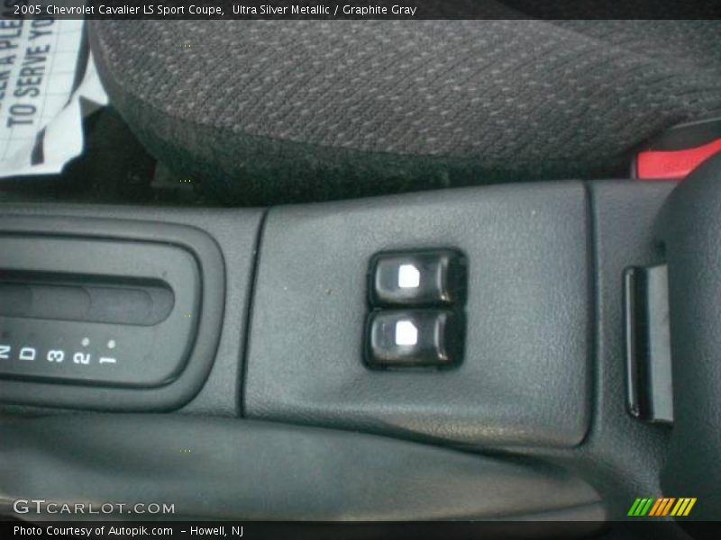 Ultra Silver Metallic / Graphite Gray 2005 Chevrolet Cavalier LS Sport Coupe