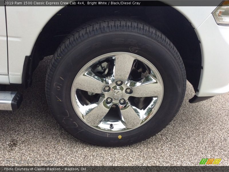 Bright White / Black/Diesel Gray 2019 Ram 1500 Classic Express Crew Cab 4x4