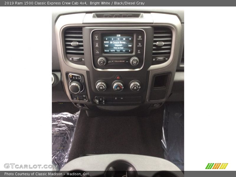Bright White / Black/Diesel Gray 2019 Ram 1500 Classic Express Crew Cab 4x4