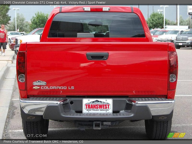 Victory Red / Sport Pewter 2005 Chevrolet Colorado Z71 Crew Cab 4x4