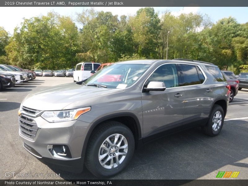 Pepperdust Metallic / Jet Black 2019 Chevrolet Traverse LT AWD