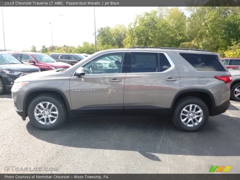 Pepperdust Metallic / Jet Black 2019 Chevrolet Traverse LT AWD