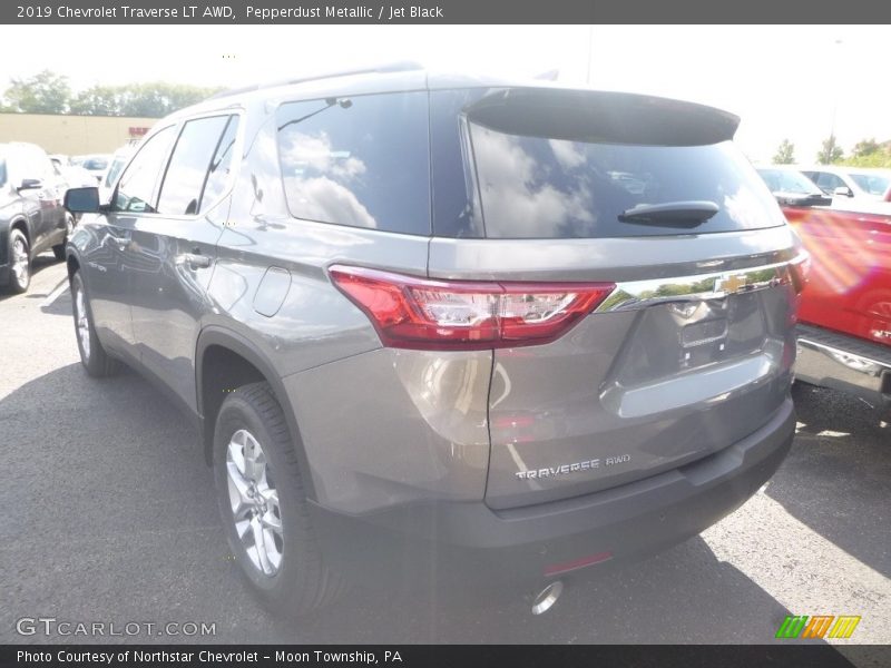 Pepperdust Metallic / Jet Black 2019 Chevrolet Traverse LT AWD