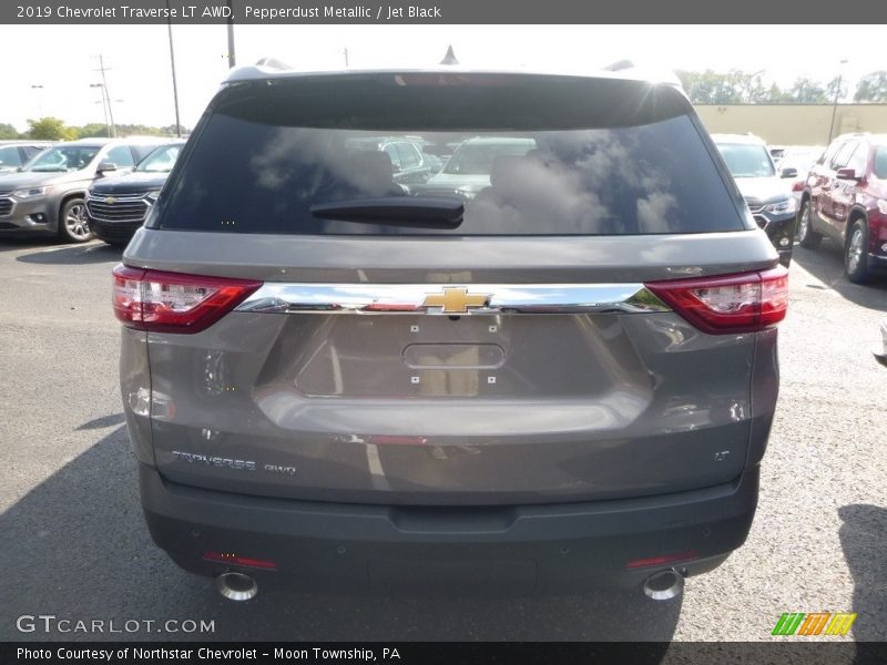Pepperdust Metallic / Jet Black 2019 Chevrolet Traverse LT AWD