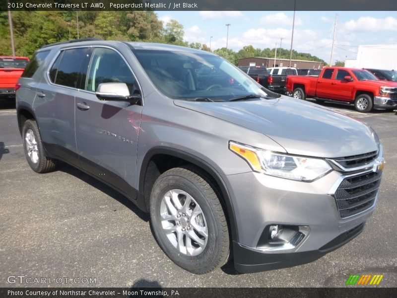 Pepperdust Metallic / Jet Black 2019 Chevrolet Traverse LT AWD