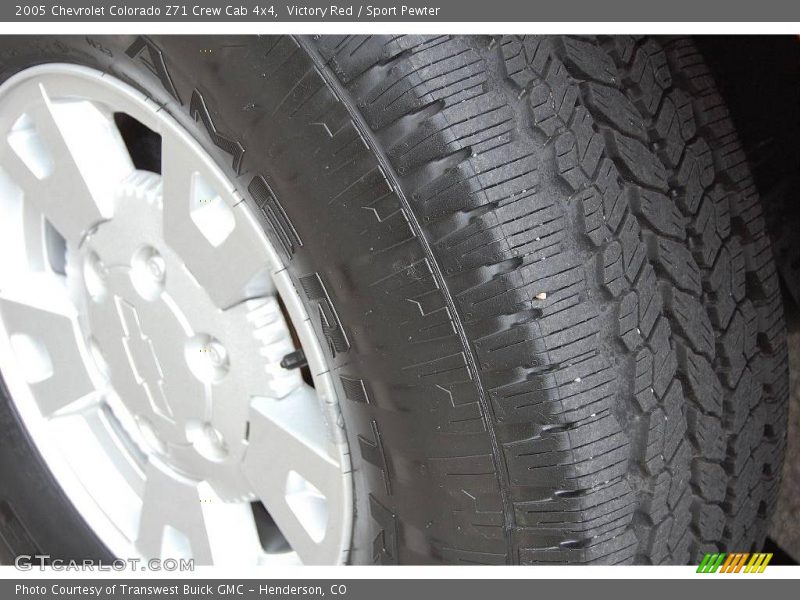 Victory Red / Sport Pewter 2005 Chevrolet Colorado Z71 Crew Cab 4x4