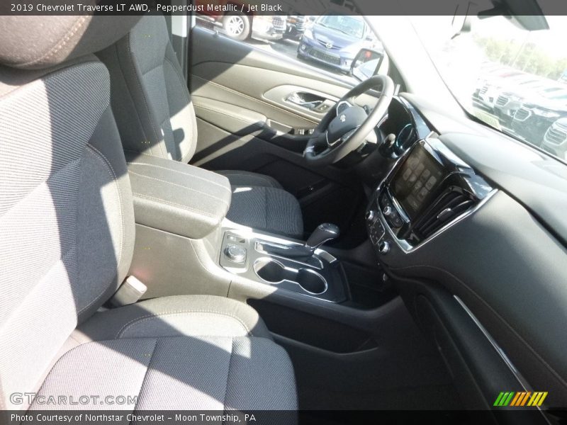 Pepperdust Metallic / Jet Black 2019 Chevrolet Traverse LT AWD