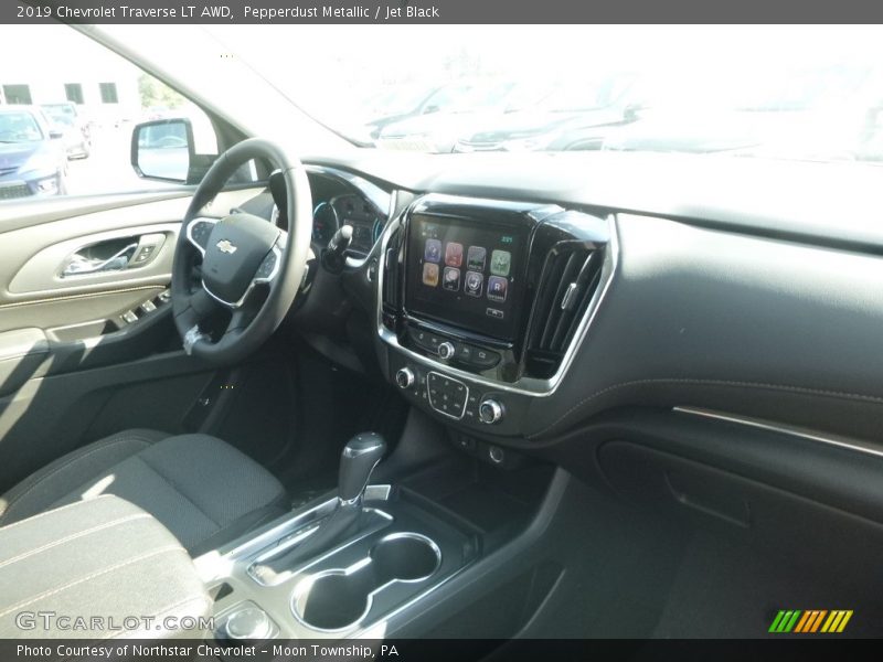 Pepperdust Metallic / Jet Black 2019 Chevrolet Traverse LT AWD