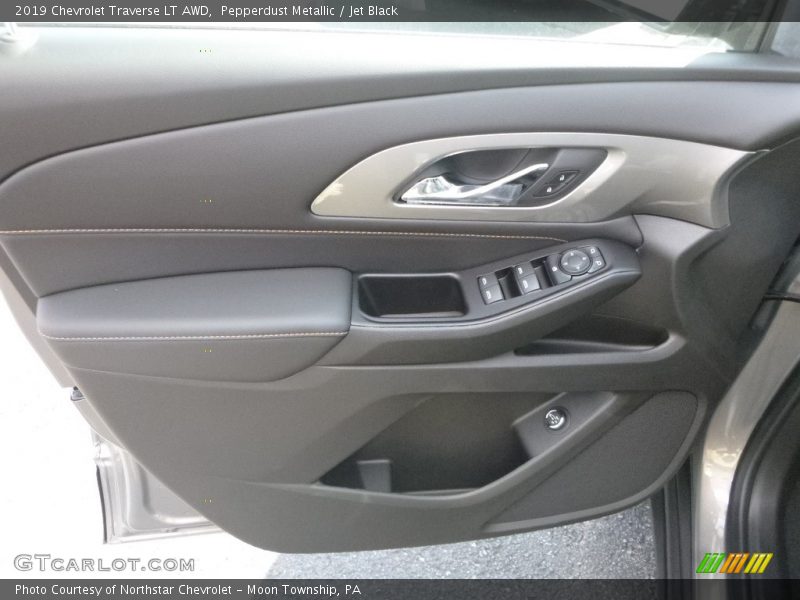 Pepperdust Metallic / Jet Black 2019 Chevrolet Traverse LT AWD