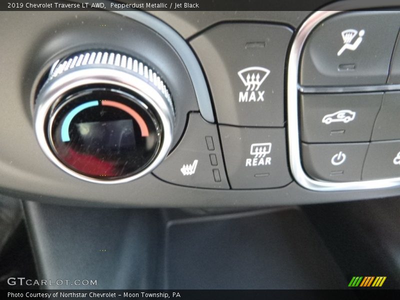 Pepperdust Metallic / Jet Black 2019 Chevrolet Traverse LT AWD