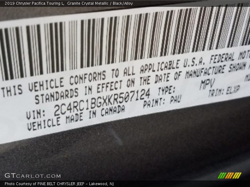 Granite Crystal Metallic / Black/Alloy 2019 Chrysler Pacifica Touring L