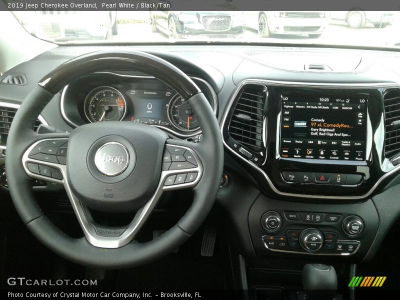 Pearl White / Black/Tan 2019 Jeep Cherokee Overland