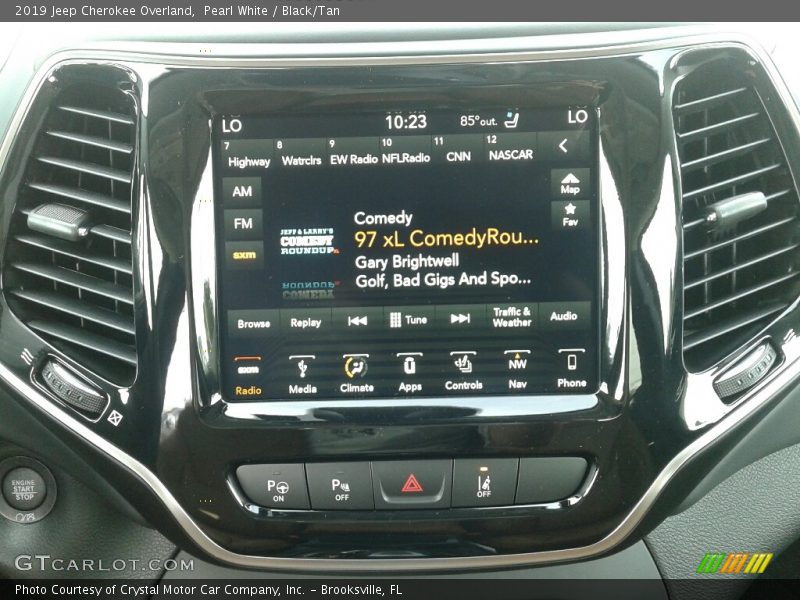 Pearl White / Black/Tan 2019 Jeep Cherokee Overland