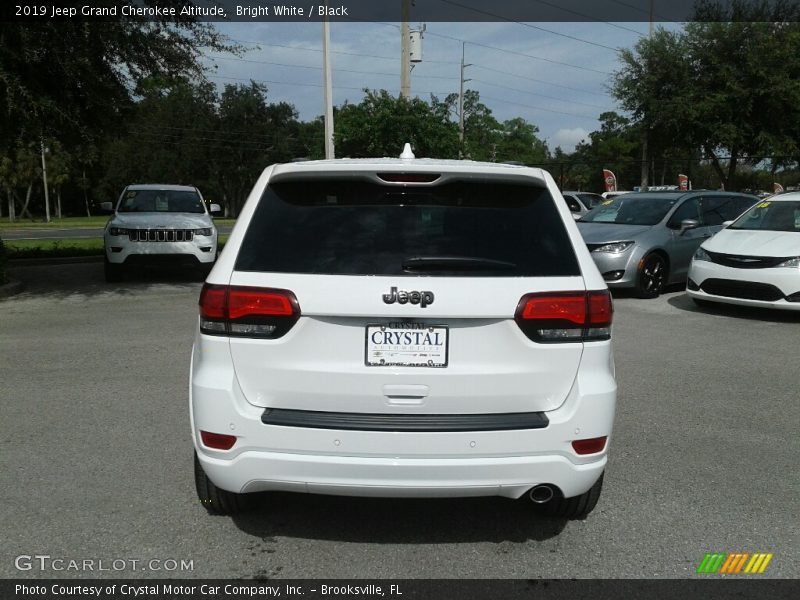 Bright White / Black 2019 Jeep Grand Cherokee Altitude