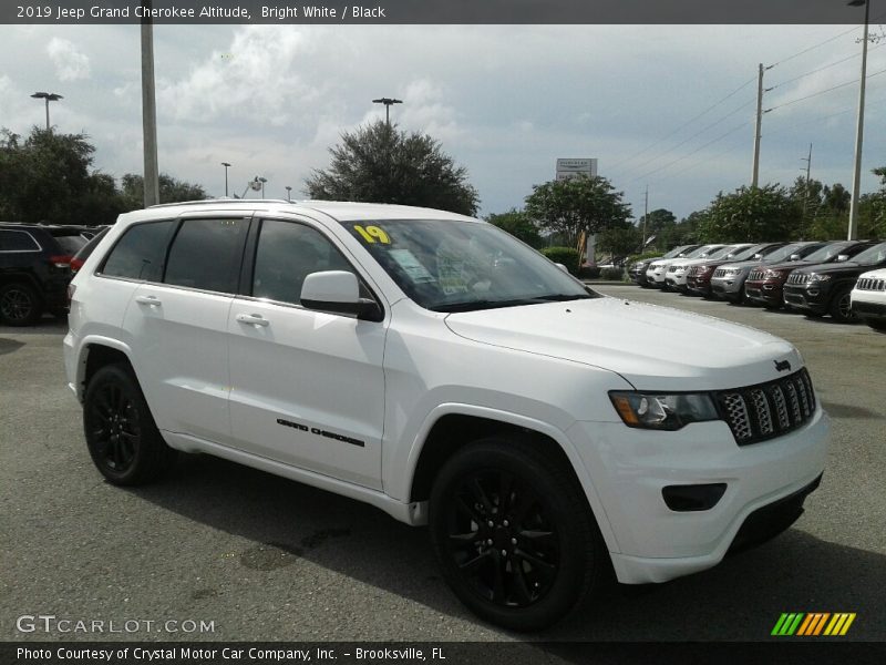 Bright White / Black 2019 Jeep Grand Cherokee Altitude